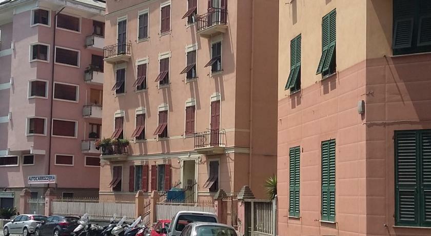 La Porta Accanto A Soli 900 Mt Dal Gaslini Genua Exteriör bild